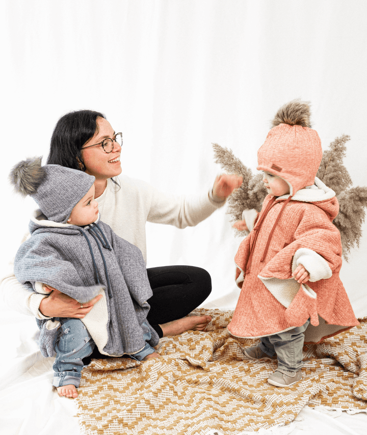 Poncho et accessoires avec pompon