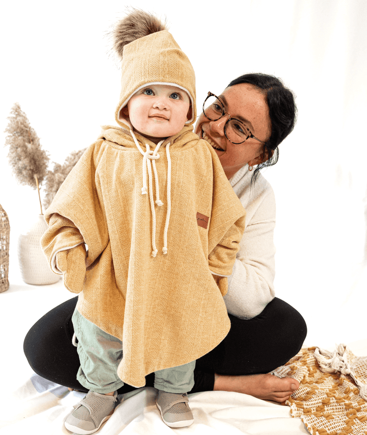 Poncho and accessories with pompom